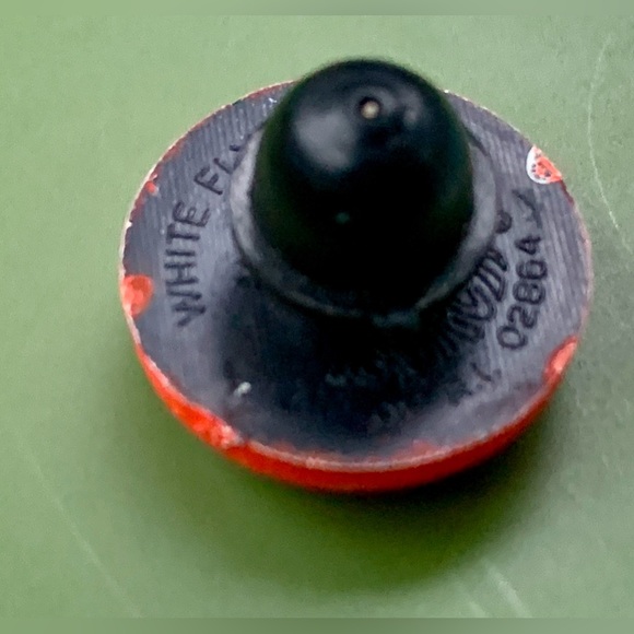 1990 Vintage Resin Composite WHITE FLYER Figural Clay Pigeon Skeet Lapel Pin - Picture 5 of 16